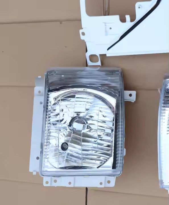 1 PairSet Truck Headlamp Signal Lamp Corner Lamp Truck Part Head LampTruck Headlight Assembly for Isuzu Truck 700P NPR NQR 4HK1